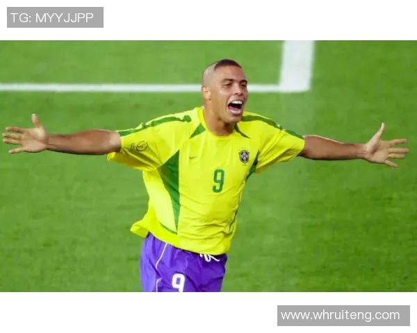 巴西足球明星摆件的名称及其背后的故事揭秘